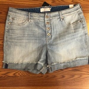 Stretchy denim shorts